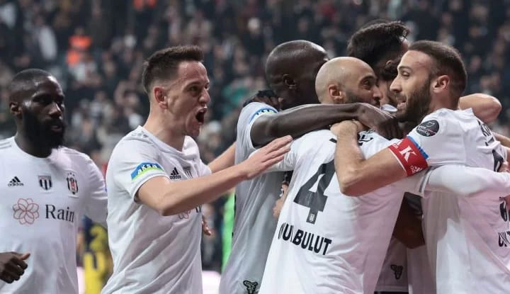 Beşiktaş'ın Başakşehir karşılaşması öncesi ilk 11'i belli oldu!