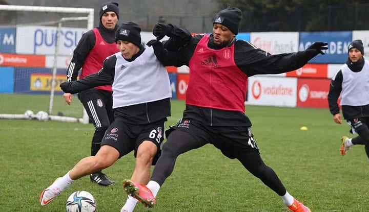 Beşiktaş'ın Başakşehir maçı kamp kadrosu açıklandı