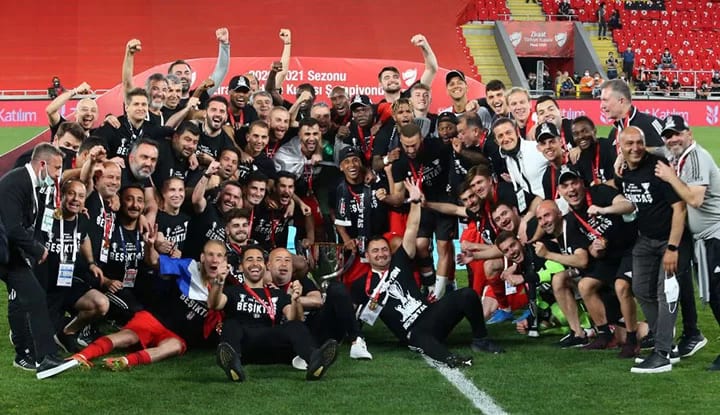"Beşiktaş'ın bu muazzam başarısını daha değerli kılan iki olay vardı"