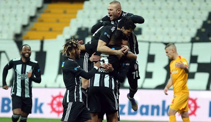 Beşiktaş'ın Çaykur Rizespor maçı 11'i netleşiyor! 4 değişiklik...