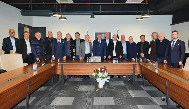 Beşiktaş'ın efsane futbolcularından Başkan Serdal Adalı'ya ziyaret