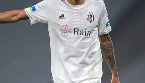 Beşiktaş'ın gözde oyuncusuna talip var!