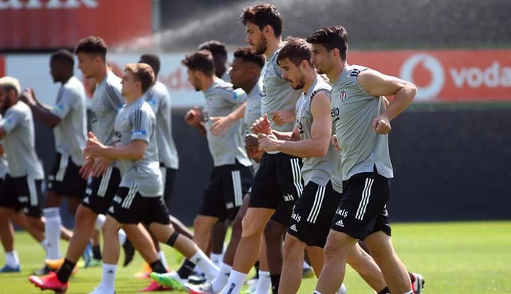 Beşiktaş'ın PAOK maçı ilk 11'i netleşiyor!