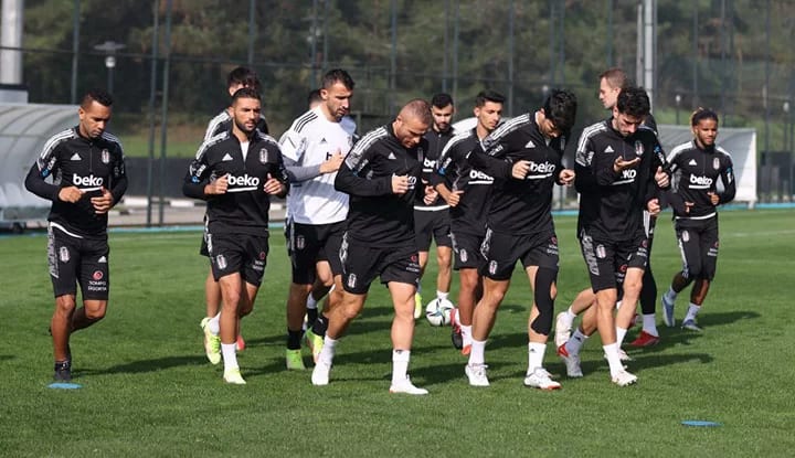 Beşiktaşlı futbolcular, Ümraniye'de Sergen Yalçın ile görüştü! İşte detaylar...