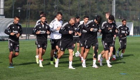 Beşiktaşlı futbolcular, Ümraniye'de Sergen Yalçın ile görüştü! İşte detaylar...