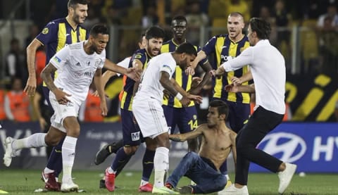 Beşiktaşlı futbolculara saldıran sanığa hapis!