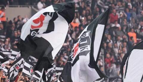Beşiktaşlı taraftarlar deprem bölgelerini andı!