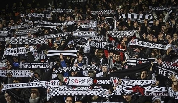 Beşiktaşlı taraftarlar yönetimi istifaya davet etti!