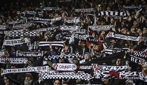 Beşiktaşlı taraftarlar yönetimi istifaya davet etti!