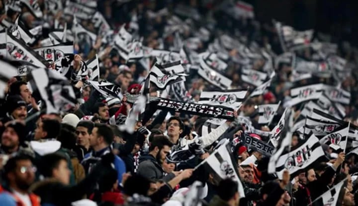Beşiktaşlı taraftarlardan Josef'e destek!