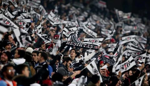Beşiktaşlı taraftarlardan Josef'e destek!