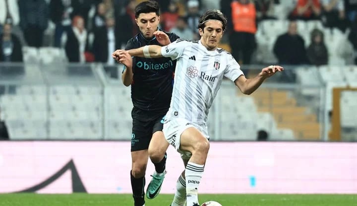Beşiktaşlı taraftarlardan Tayfur Bingöl'e protesto!