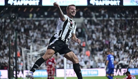 Beşiktaşlı yıldız oyuncu Roma'da ödül alacak!
