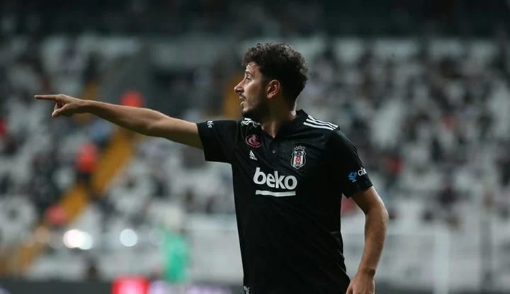 "Beşiktaş'ta 10 numaralı formayı giyen Oğuzhan Özyakup..."