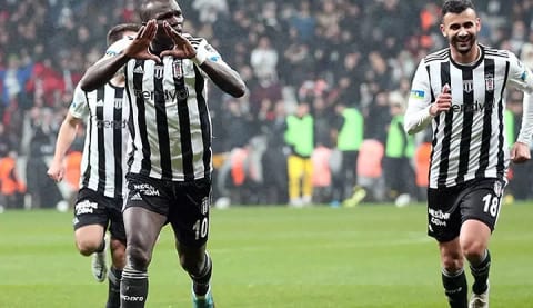 Beşiktaş'ta 3 isimden ıslıklara tepki!