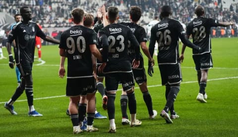 Beşiktaş'ta 4 isim sarı kart sınırında!