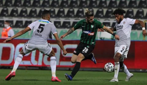 Beşiktaş'ta 4 isim sınırda!