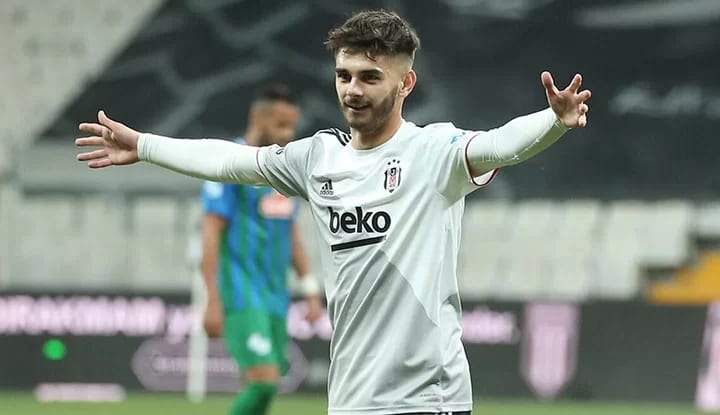 Beşiktaş'ta 4 oyuncu belirsiz!