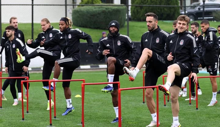 Beşiktaş'ta Alanyaspor maçı öncesi belirsizlik! Bugün belli olacak!