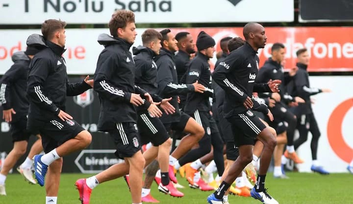 Beşiktaş'ta bir isim daha takıma döndü!