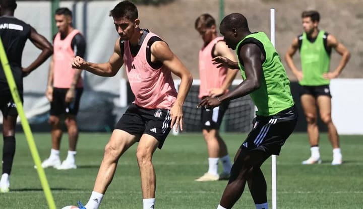 Beşiktaş'ta Bronckhorst'tan kadroda şok kararlar! 5 futbolcunun üstü çizildi!