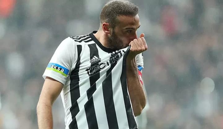 Beşiktaş’ta Cenk Tosun sakatlandı!