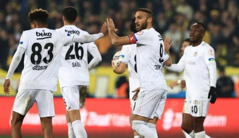 Beşiktaş'ta Cenk Tosun sakatlandı!