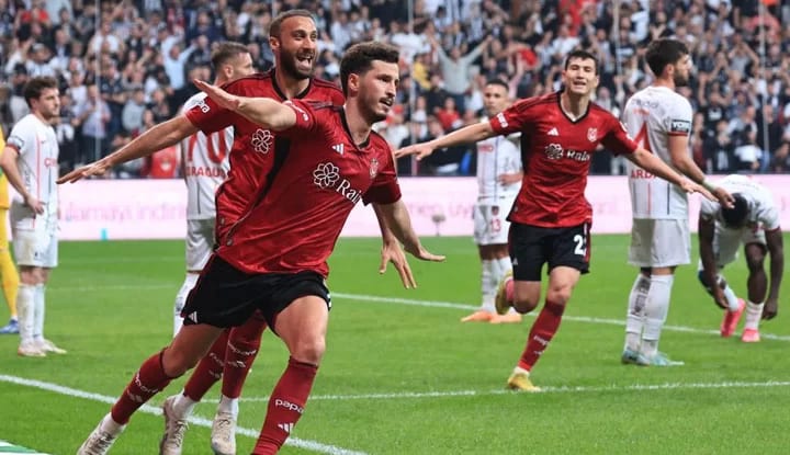Beşiktaş'ta Cenk Tosun ve Salih Uçan'ın istediği para belli oldu!