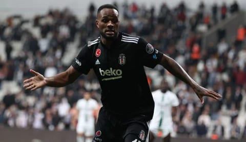 Beşiktaş'ta Cyle Larin özür diledi