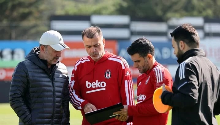 Beşiktaş'ta derbi öncesi bir isim daha takıma katıldı! Ahmet Nur Çebi, antrenmanı takip etti!