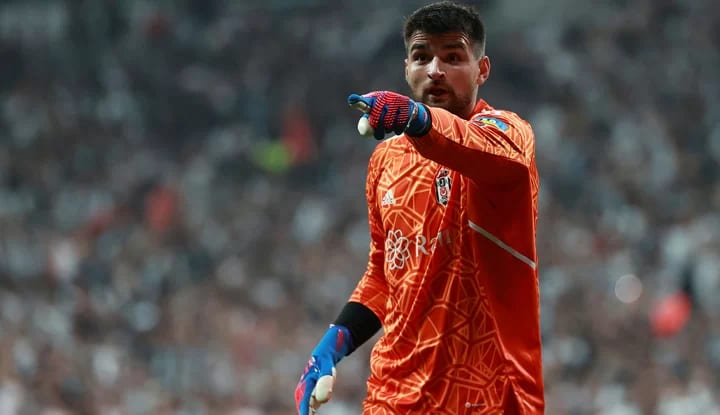 Beşiktaş'ta Ersin Destanoğlu depremzede çocuğa moral verdi!
