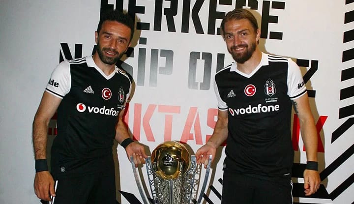 Beşiktaş'ta flaş Gökhan Gönül ve Caner Erkin gelişmesi