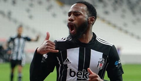 Beşiktaş'ta gelen gideni arattı!