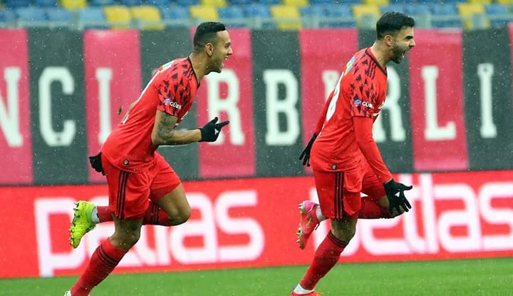 Beşiktaş'ta Ghezzal'ın yerine oynayacak isim belli oldu!