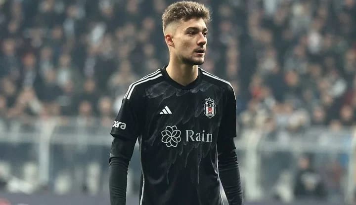 Beşiktaş'ta gözler Ernest Muçi'de!