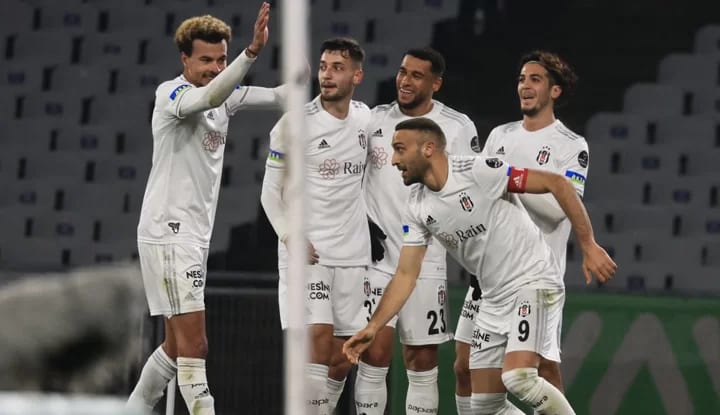 Beşiktaş'ta İki yıldızın bileti kesildi!