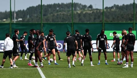 Beşiktaş'ta kamp kadrosu şekilleniyor! 3 isim listede yok