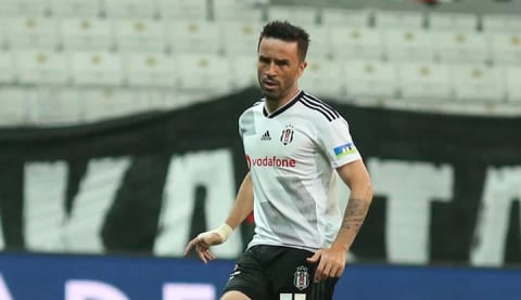 Beşiktaş'ta kritik hafta! Gökhan Gönül ve Atiba...
