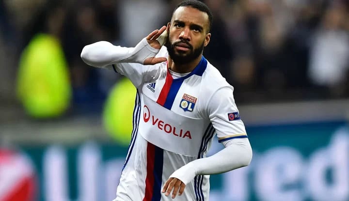 Beşiktaş’ta Lacazette hareketliliği!