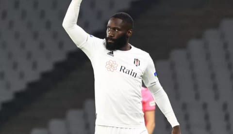 Beşiktaş’ta Masuaku, Galatasaray maçı kadrosundan çıkarıldı!
