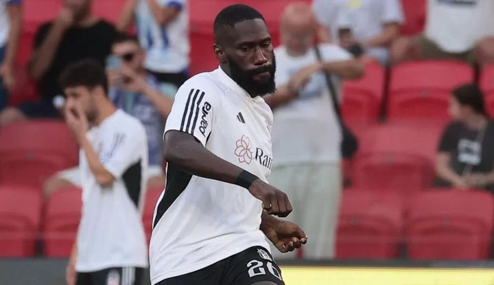 Beşiktaş'ta Masuaku kırmızı kart gördü!