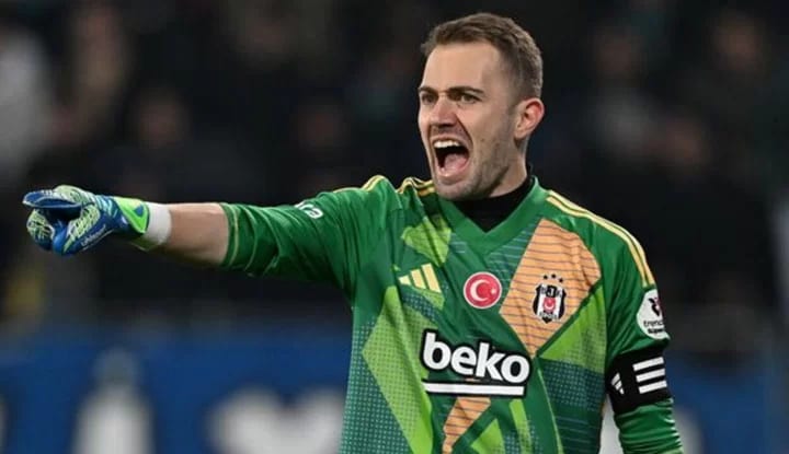 Beşiktaş’ta Mert Günok kalesinde duvar ördü!