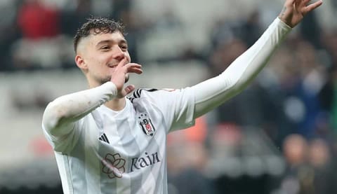 Beşiktaş'ta Muçi'ye yol göründü!