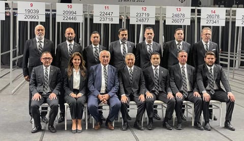 Beşiktaş'ta Ahmet Nur Çebi yeniden başkan!