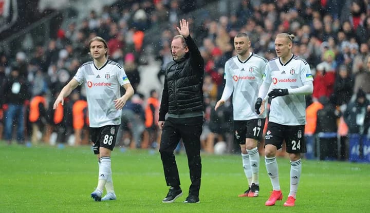 Beşiktaş'ta oyuncular için istenen bonservis bedelleri belli oldu!
