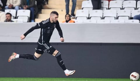 Beşiktaş'ta Rebic kayıplarda!