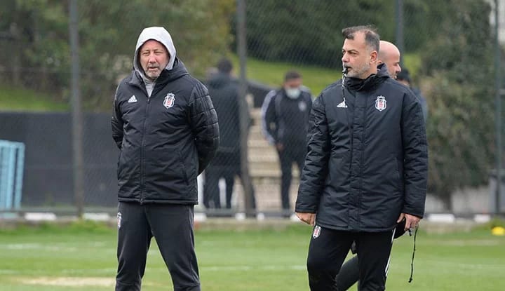 Beşiktaş'ta sağ kanat ve sol bekte kimin oynayacağı netleşiyor! İşte son gelişmeler...