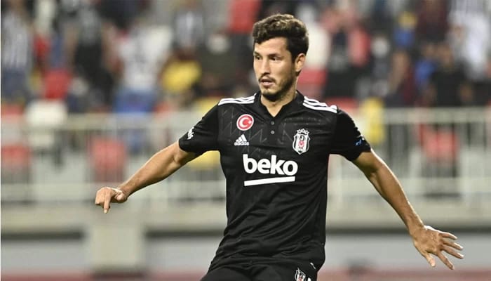 Beşiktaş’ta Salih Uçan’dan gençlere anlamlı jest