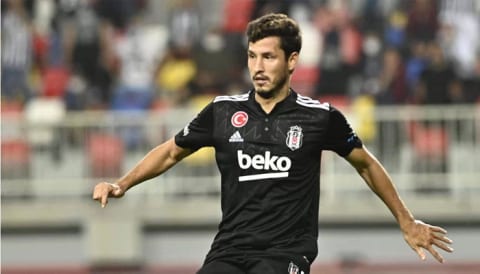 Beşiktaş’ta Salih Uçan’dan gençlere anlamlı jest