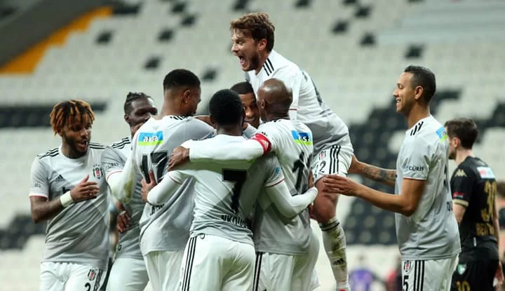 Beşiktaş'ta şampiyonluk işareti! 2015-16 sezonunda da olmuştu!